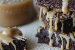 Pecan Praline Brownies With Sauce