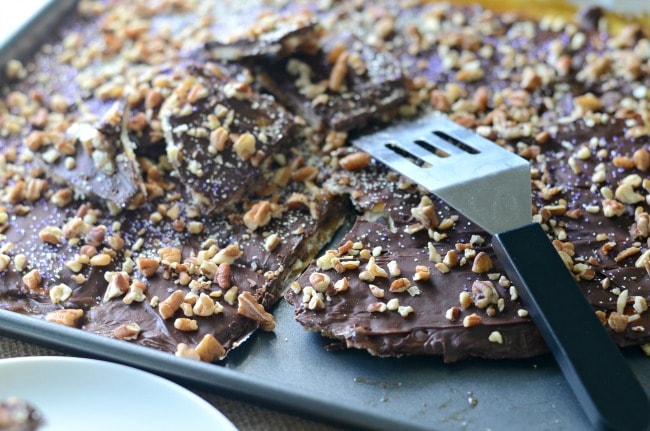 Fool's Toffee made with saltine crackers