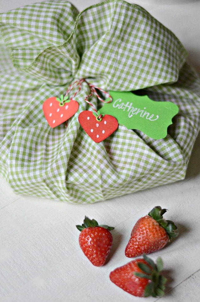 Creative Strawberry Pie Packaging found on AimeeBrousssard.com