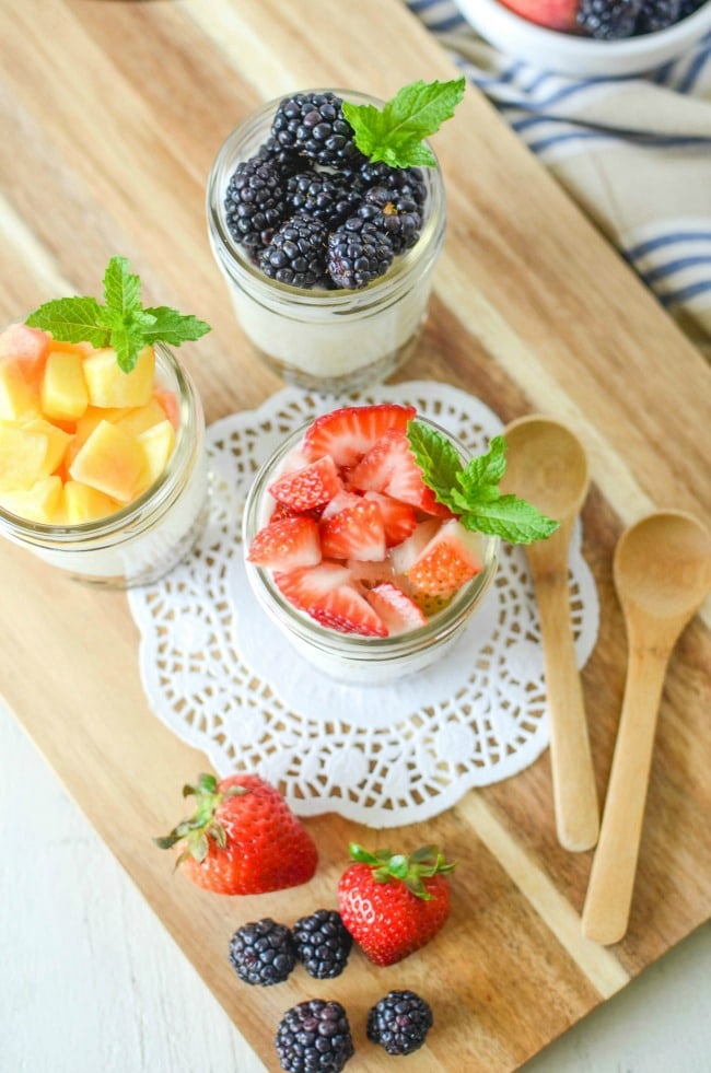 Mason Jar Berry Breakfast Parfaits