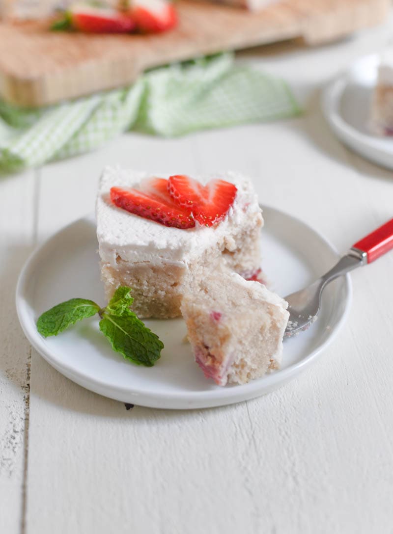 Homemade Strawberry Sheet Cake Recipe 