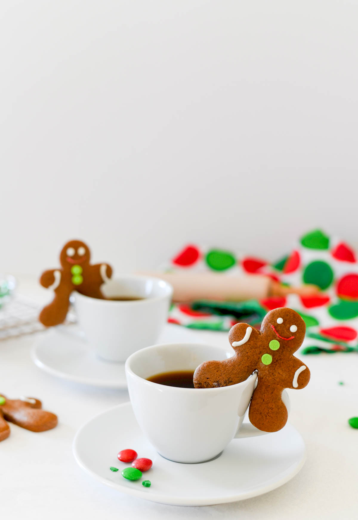 Chocolate Gingerbread Mug Hug Cookies • Aimee's Pretty Palate