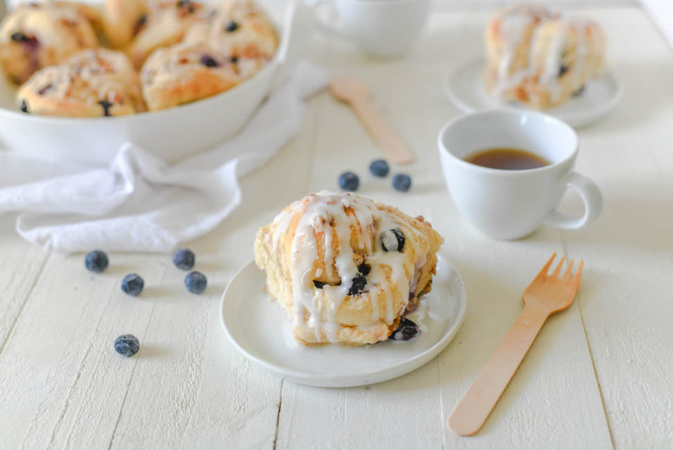 Streusel Topped Blueberry Cinnamon Rolls